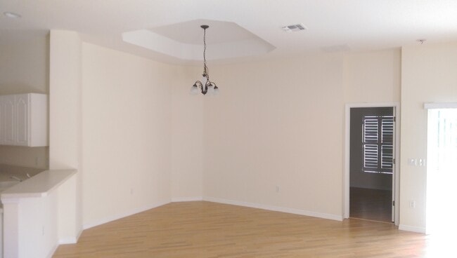 Building Photo - 3 bed, 2 bath 2 car garage