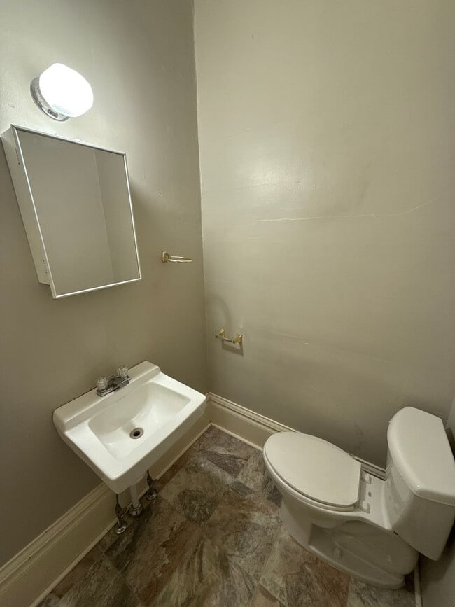 Building Photo - NSP-139/141 6th St NW