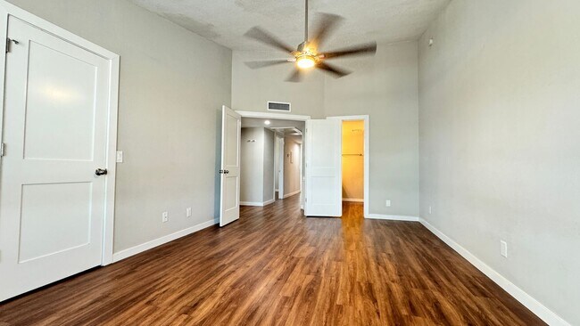 Building Photo - Southwest (Irvington and Midvale Pk) top f...