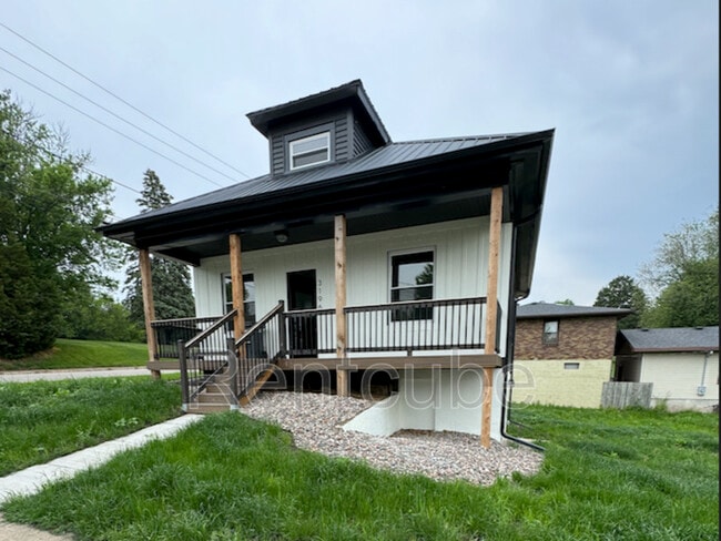 Primary Photo - 3196 Windsor Ave