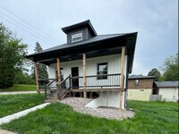Building Photo - 3196 Windsor Ave