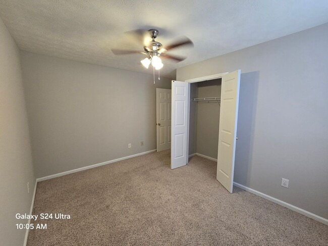 Building Photo - 3 Bedroom, 2 bath house with a bonus room and one car garage.