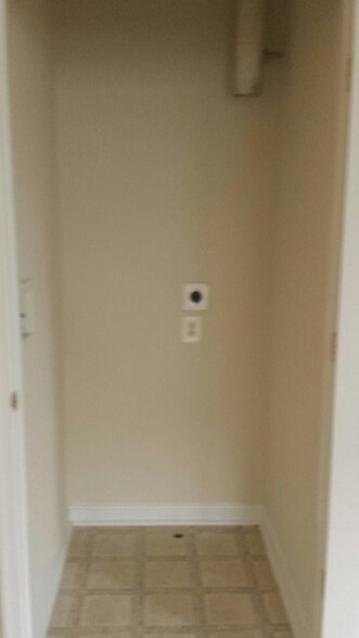 Building Photo - 132 Church St