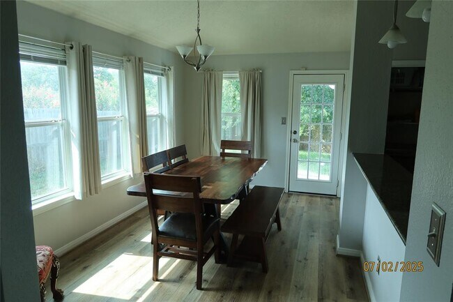 Building Photo - 305 Duprie Dr