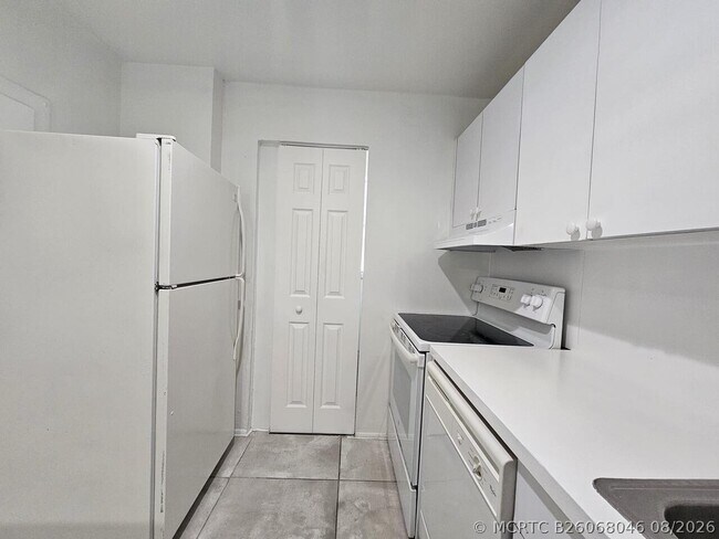 Building Photo - 8000 S Colony Cir