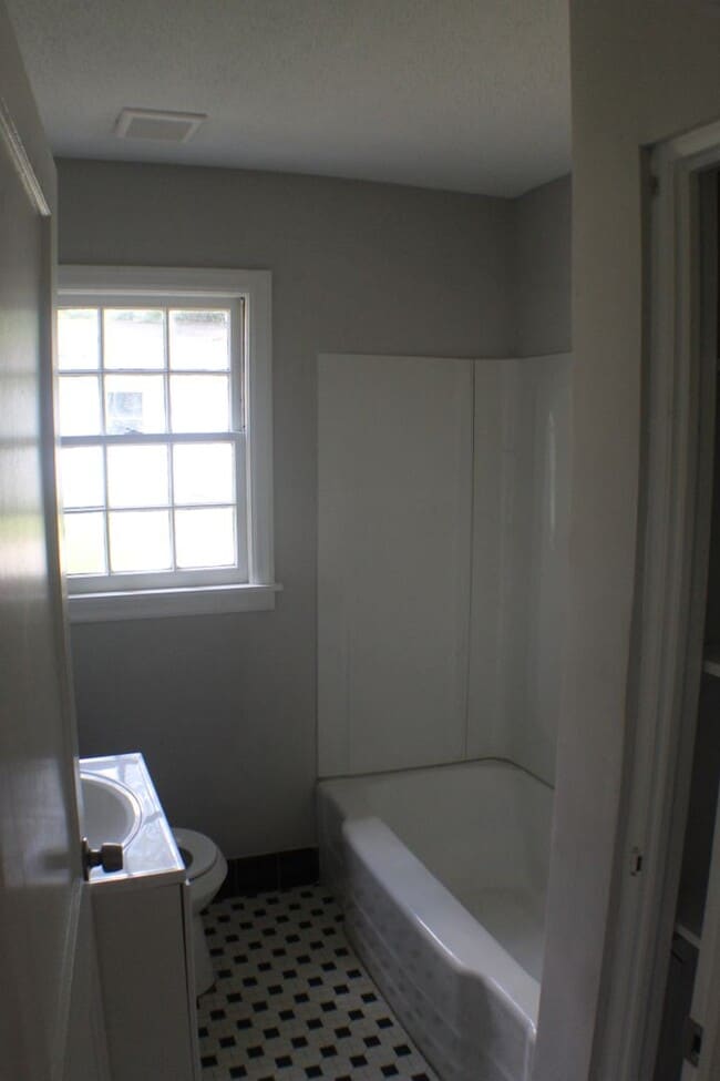 Building Photo - Your Cottage Awaits!