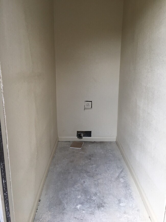 Building Photo - Section 8 only