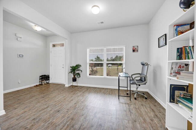Building Photo - 300 Barony Pl Dr