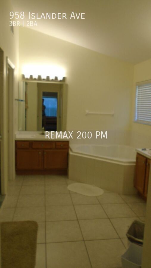 Building Photo - 958 Islander Ave