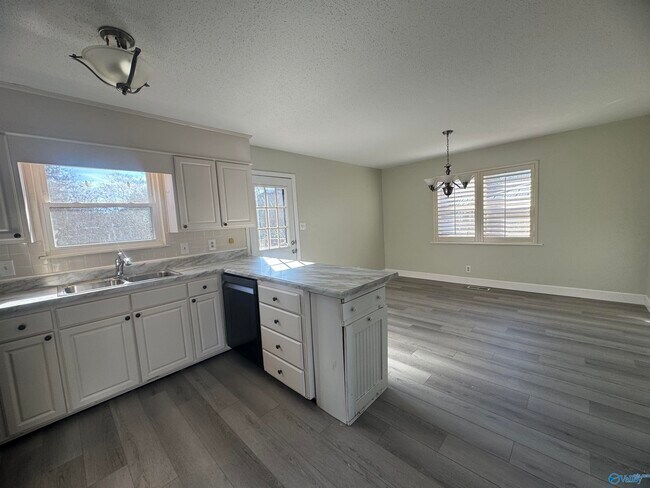 Building Photo - 9904 Willow Cove Rd SE