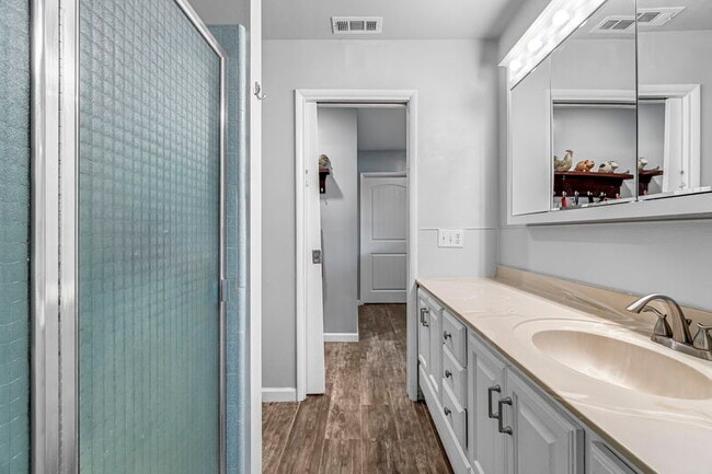 Building Photo - 6286 N 10th St