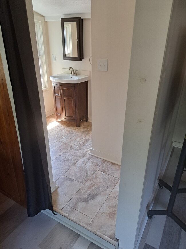 Building Photo - 1065 Mountain View St