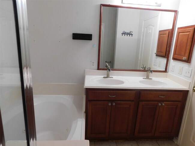 Building Photo - 3334 Pebble Beach Ln