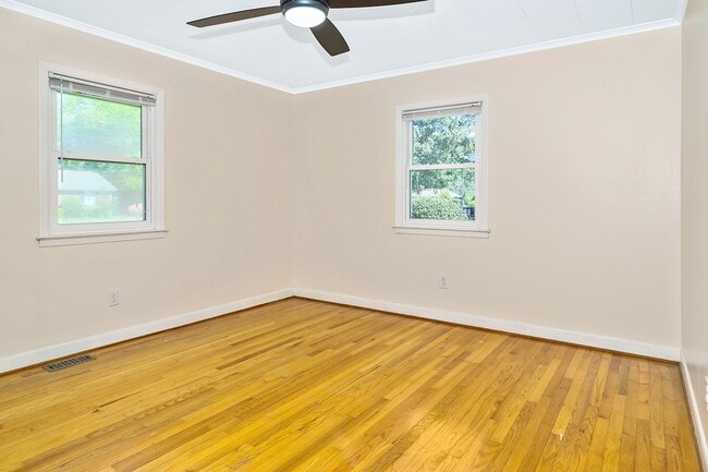 Building Photo - 1510 Crescent Dr