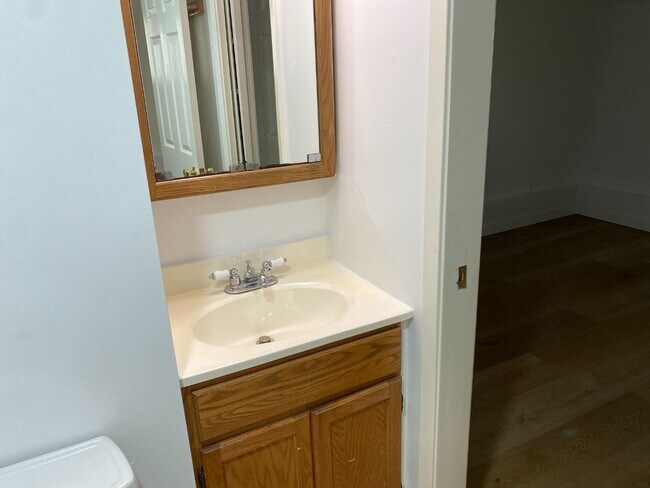 Building Photo - 81 Camelot Ct