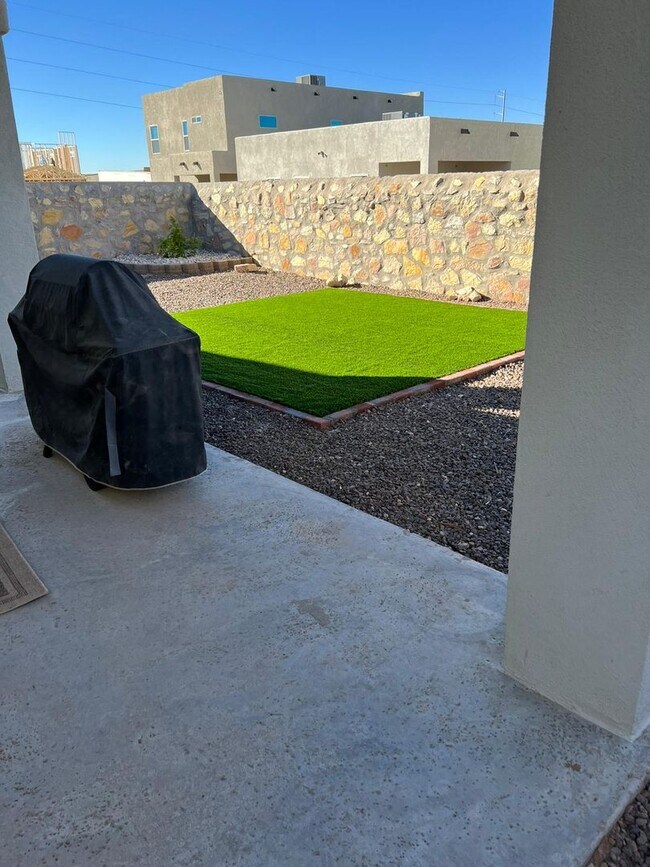 Building Photo - Westside area for Short or Long Term Rental(Completely Furnished) Beautiful 3 bed/2.5 baths