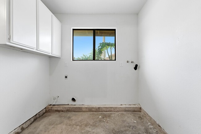 Building Photo - 15192 Moir Ct