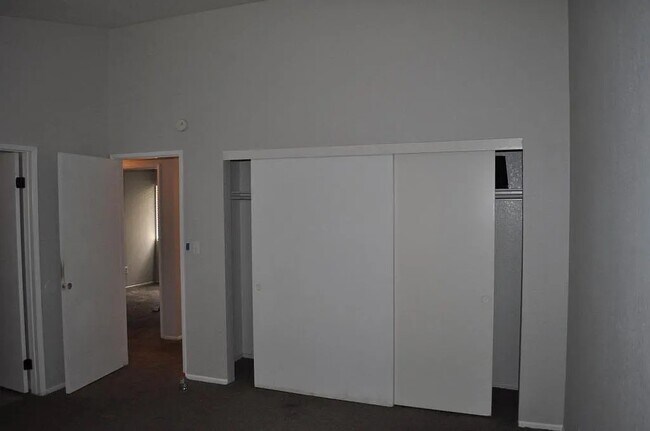 Building Photo - 545 E Ave J 9