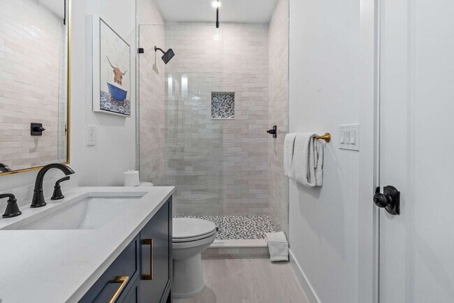 Building Photo - 28 W Castillo Dr