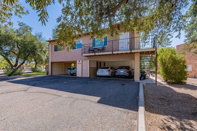 Building Photo - Charming Townhome with Stunning Mountain V...