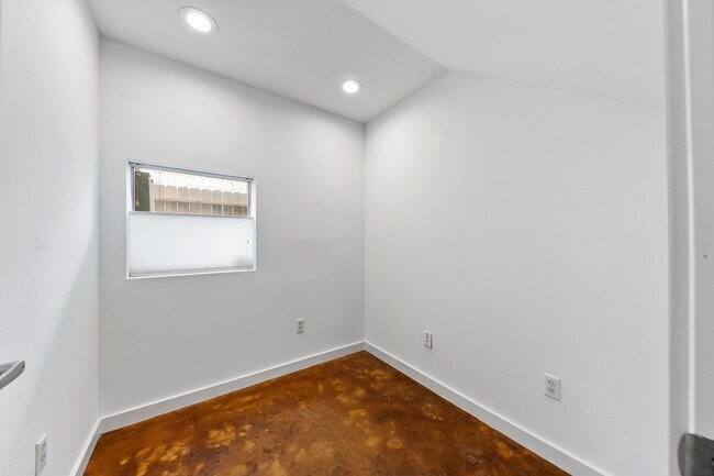 Building Photo - 2614 Chenevert St