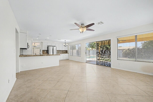 Building Photo - 1513 W Lark Dr