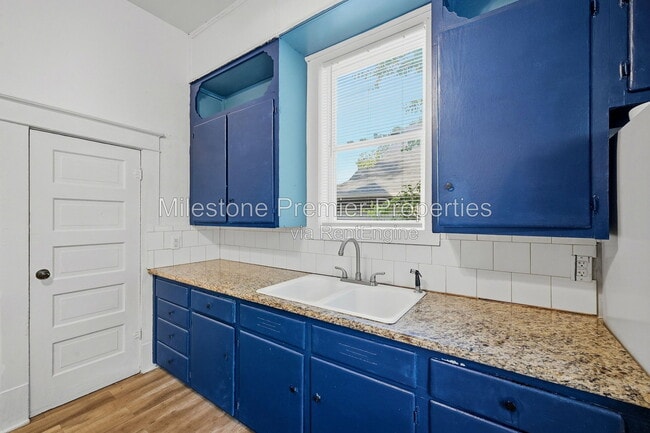 Building Photo - 605 E Woodard St