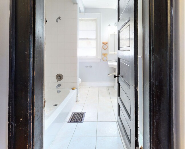 Building Photo - 288 E 13th Ave