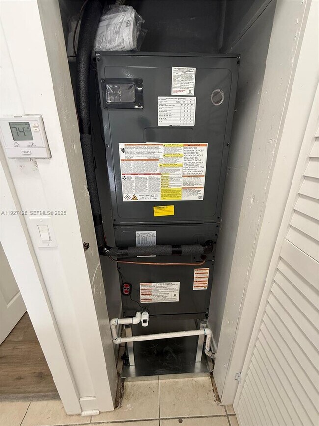 Building Photo - 1149 W 26th St