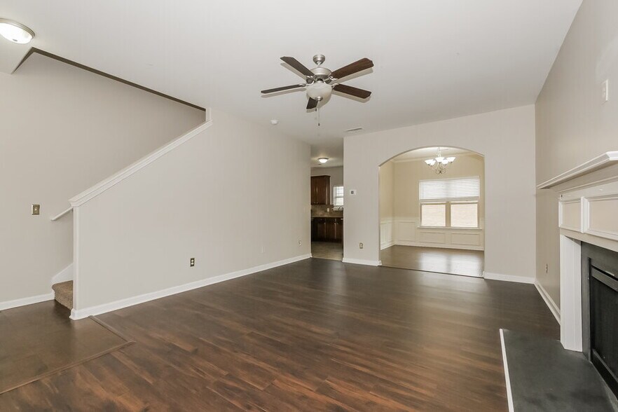 Building Photo - 632 Stevens Pl