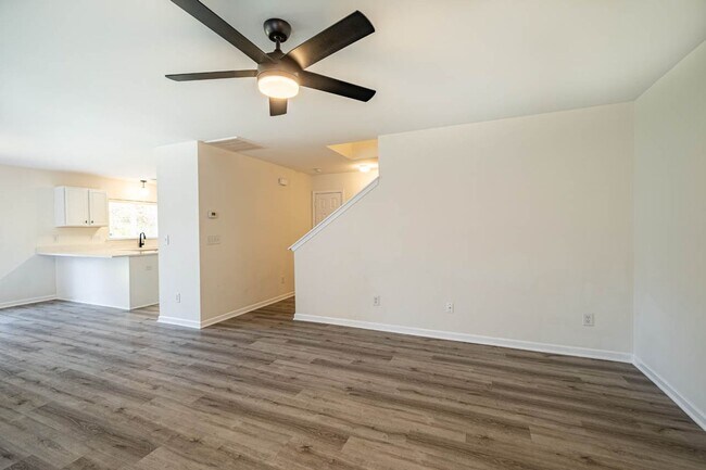 Building Photo - 718 Delta Downs Dr