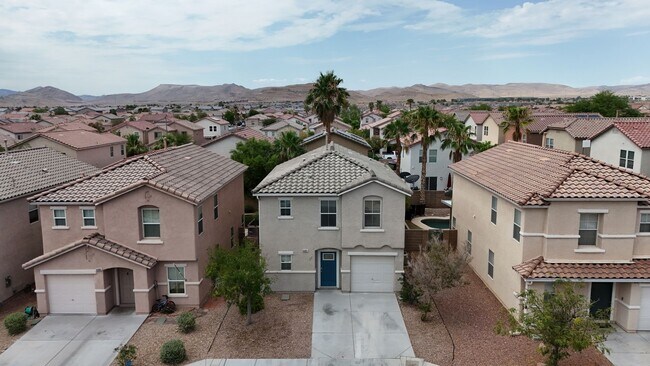 Building Photo - Cozy Furnished 3bed 3bath l Near Southern Highlands