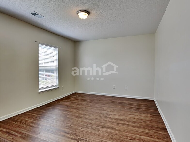 Building Photo - 3010 Kinswood Ln