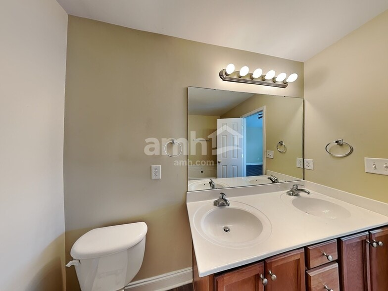 Building Photo - 7842 Jester Park Dr