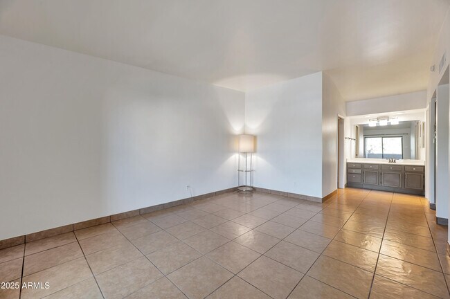 Building Photo - 7950 E Starlight Way