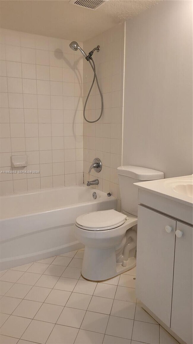 Building Photo - 2921 SE 13th Ave