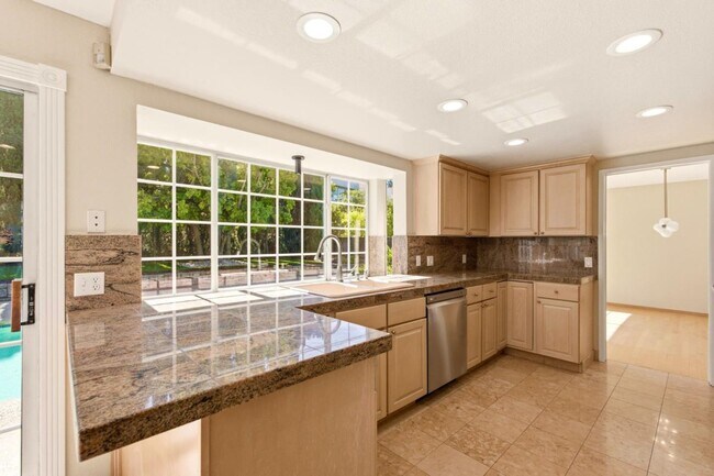 Building Photo - 7175 Cahen Dr