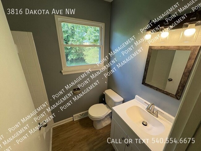 Building Photo - 3816 Dakota Ave NW