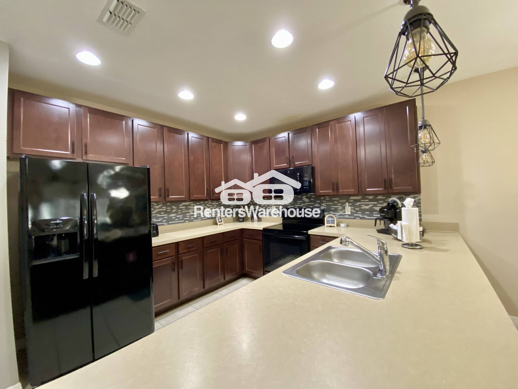 Building Photo - 269 Primrose Dr
