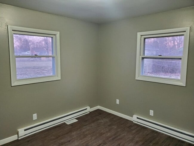 Building Photo - 3 bedroom 2 bath home