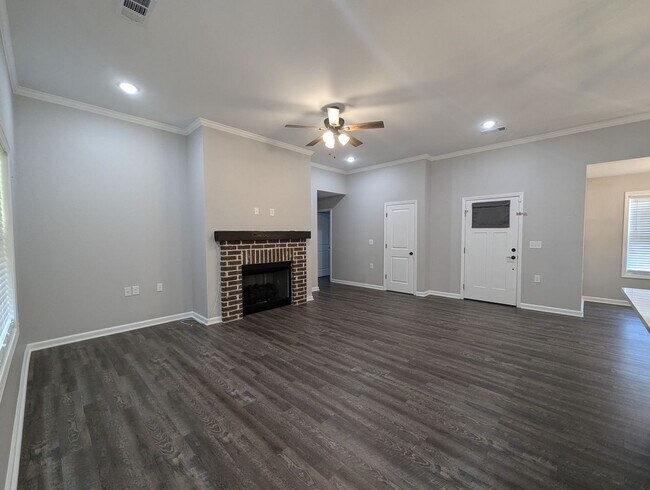 Building Photo - 3 Bed / 2 Bath Home in Riverwood Estates