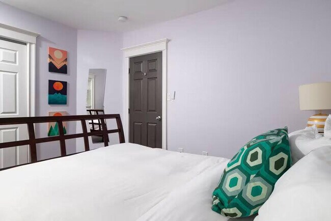 Building Photo - 22 Thurman St