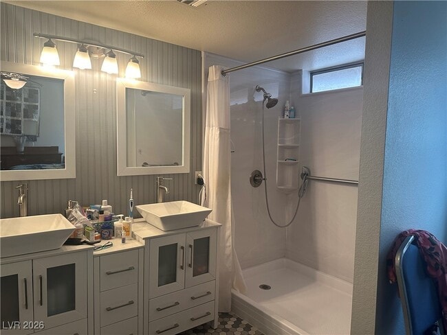 Building Photo - 820 Bergamont Dr