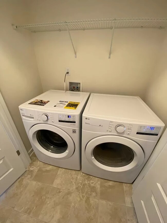 Building Photo - 12867 Deep Well Rd