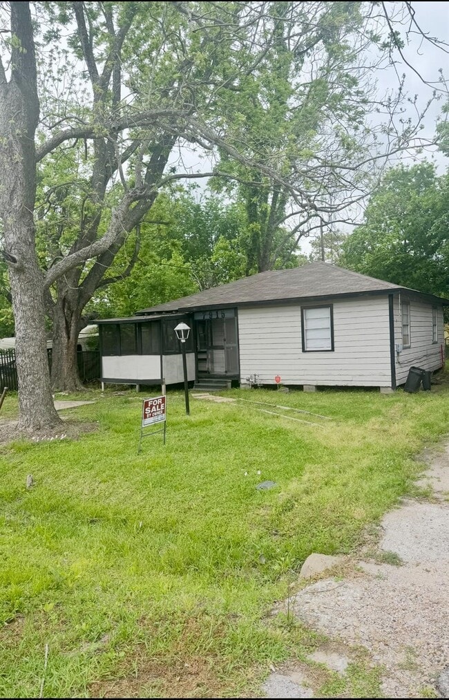 Building Photo - 7915 Flintridge Dr