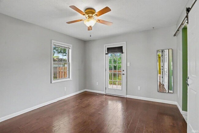 Building Photo - Completely remodeled home located on the north side of South Bend