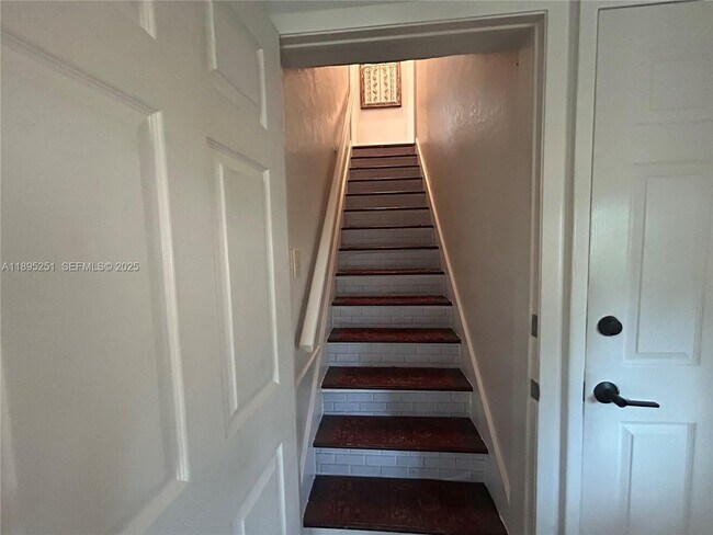 Building Photo - 1534 Monroe St