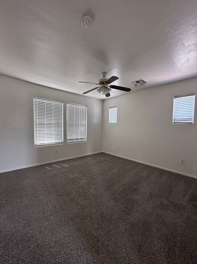 Building Photo - 3 bedroom home in a gated community