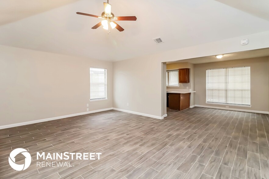 Building Photo - 1104 Chapel Hill Dr