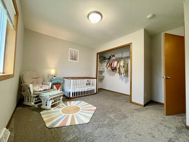 Building Photo - 3018 Maple Valley Dr